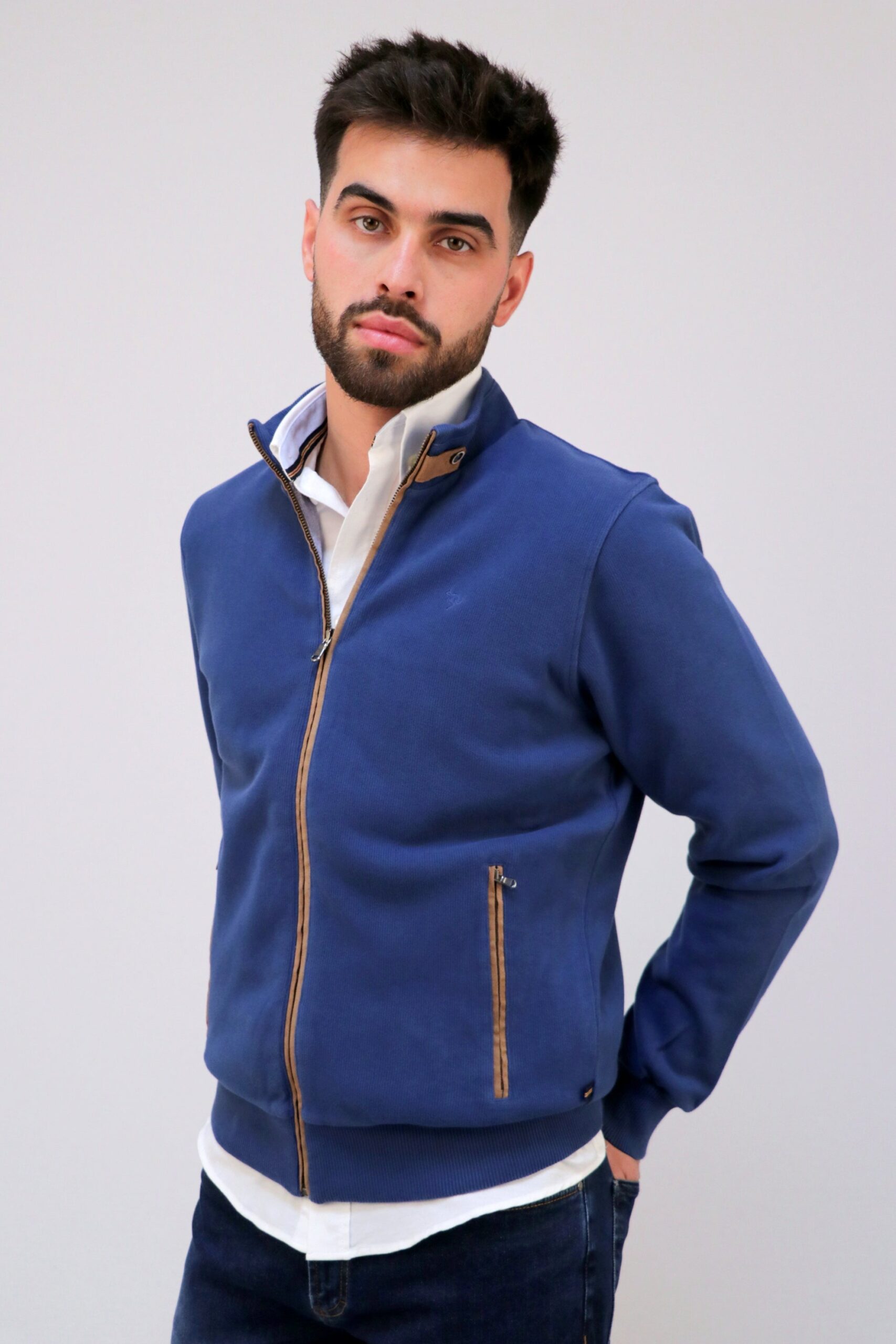 Casaco Adulto em Interlock Dupla Face com Bolsos e Fecho