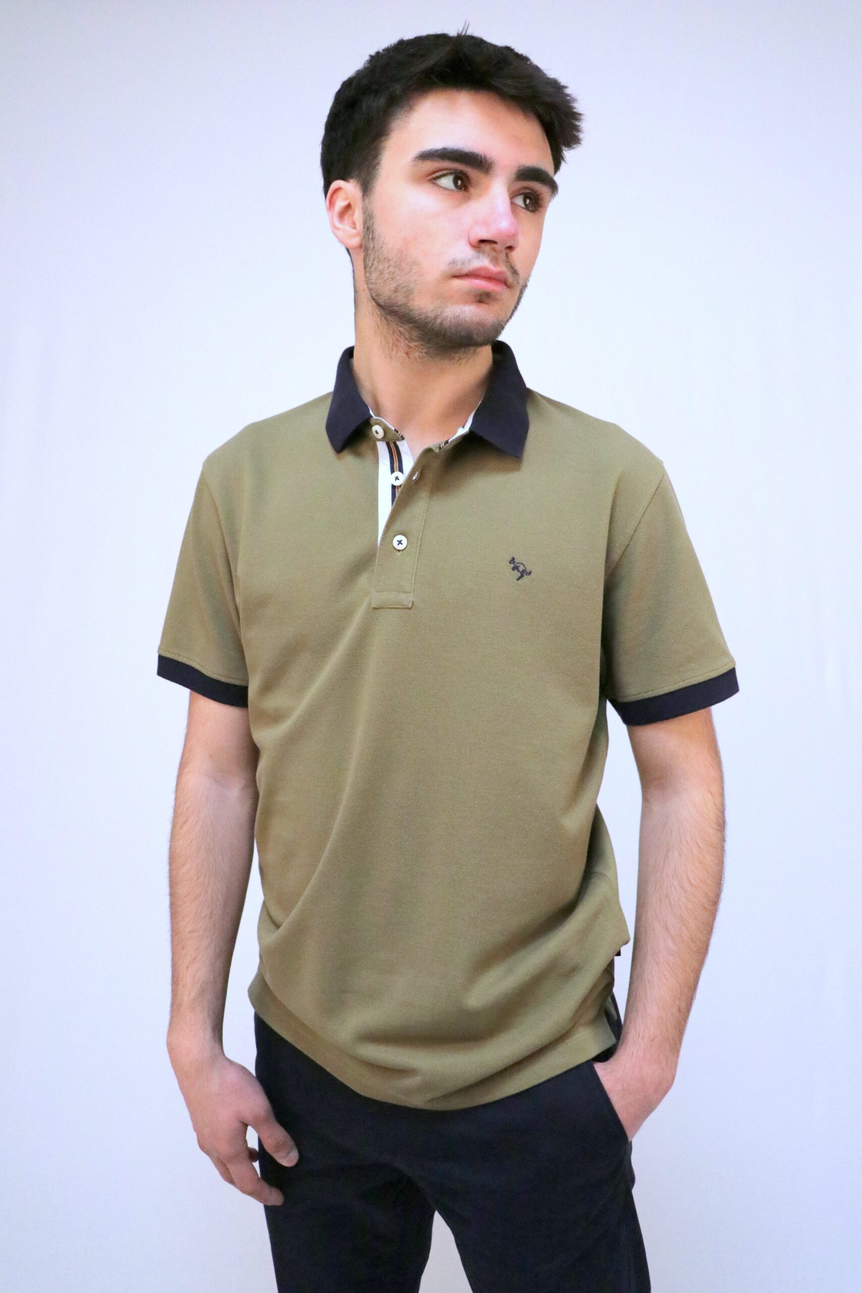 Polo Piqué com Gola em Contraste