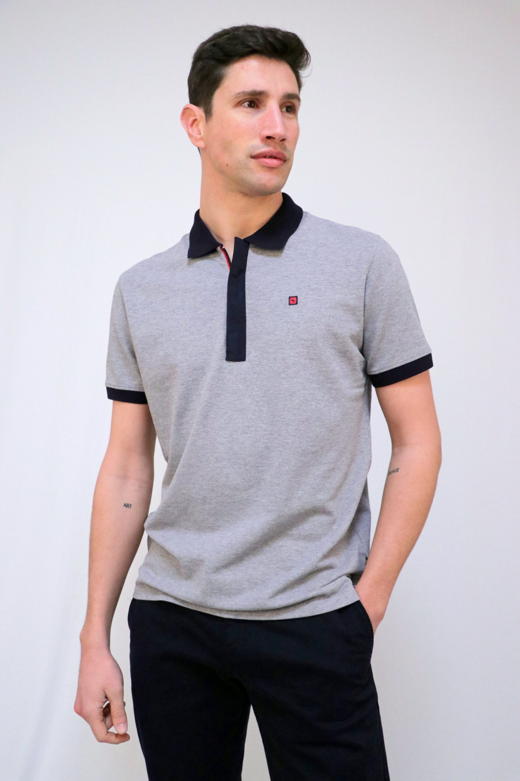 Polo Piqué com Fecho e Tecido Poliester