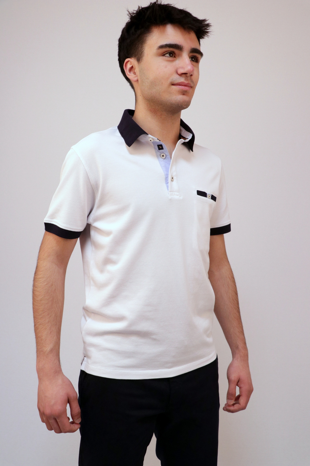 Polo Piqué Manga Curta com Gola Contraste
